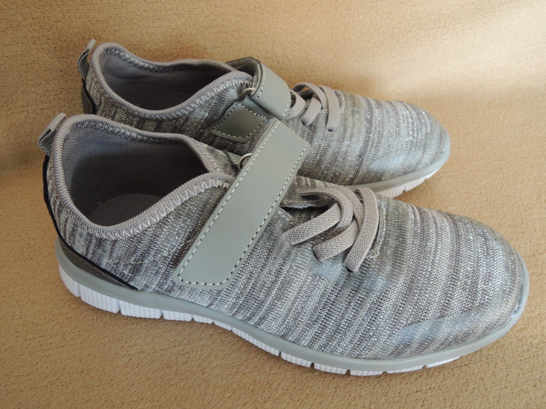 Scarpe da donna: NEUE Damenschuhe Grösse 33 Twint ok – Nuovo (secondo la descrizione) da Uznach venduto da rut_xrx5