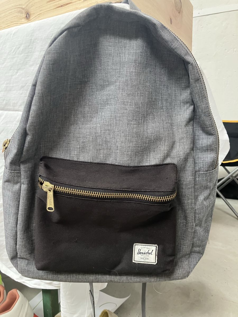 Herschel Zaini: Grauer Rucksack von Herschel – Usato da Heiligenschwendi venduto da dinamaria