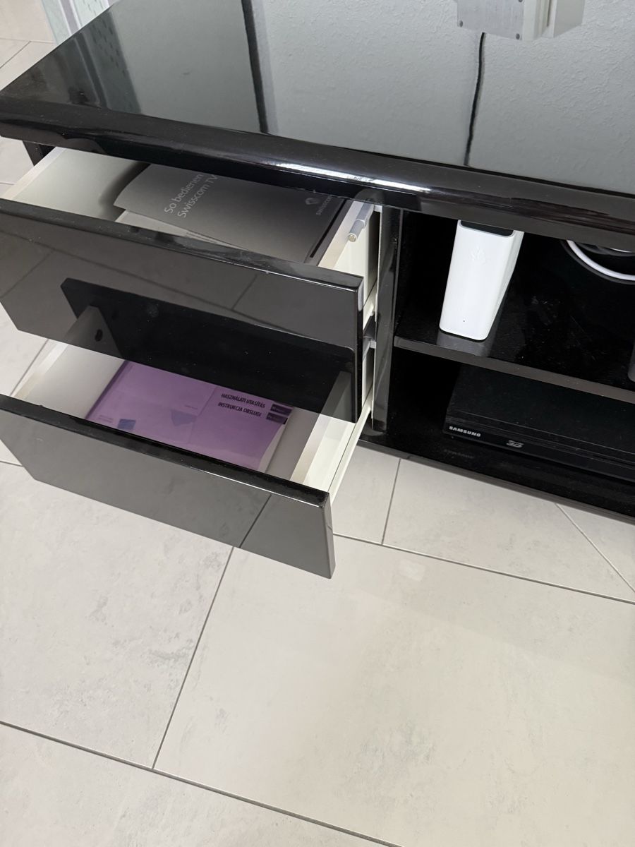 TV Möbel: Schwarzes Lowboard mit Rollen guter Zustand – Gebraucht aus Münsingen von energystar15 2