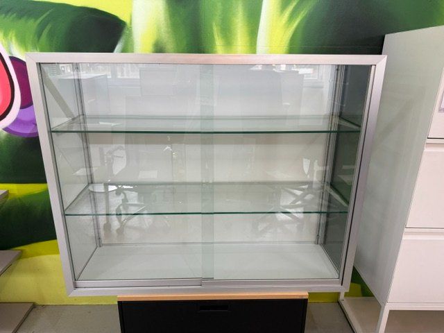 Vetrine: Glasvitrine mit Schiebetüren – Usato da Zollikofen venduto da OberliAG 2