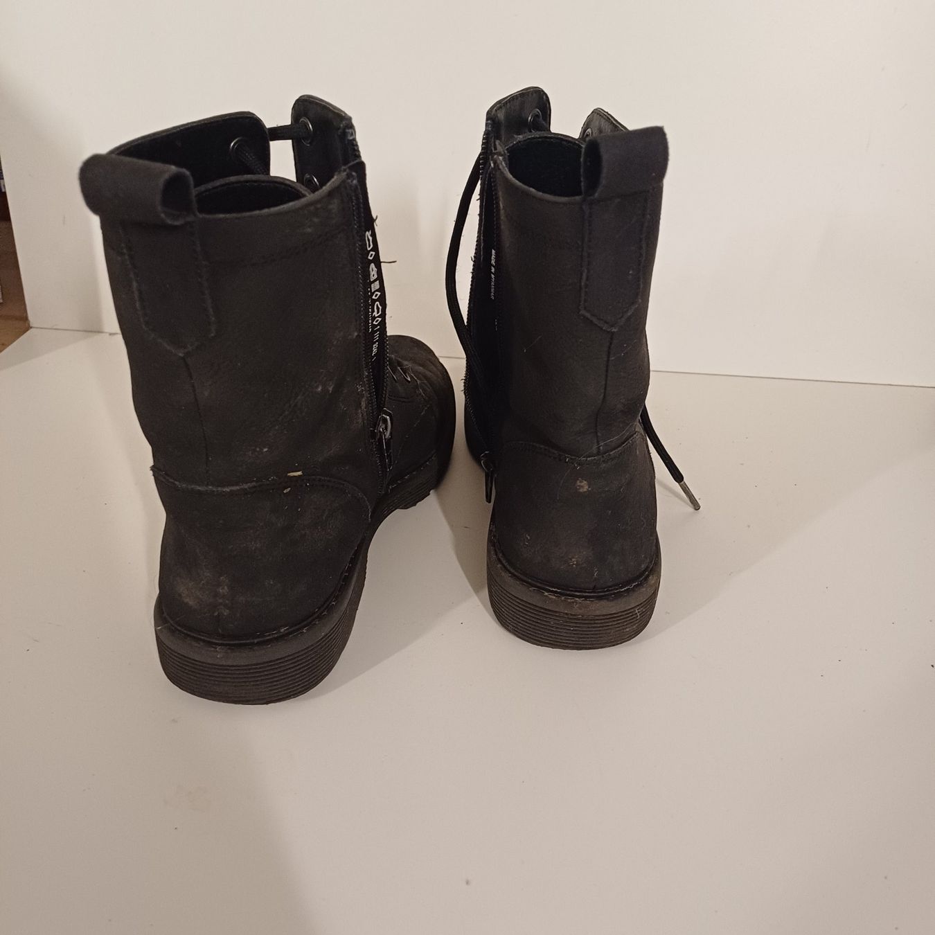 Scarpe da donna: Bottines lacées noires avec fermeture éclair, portées – Usato da Villeneuve VD venduto da vog_yc5s 3