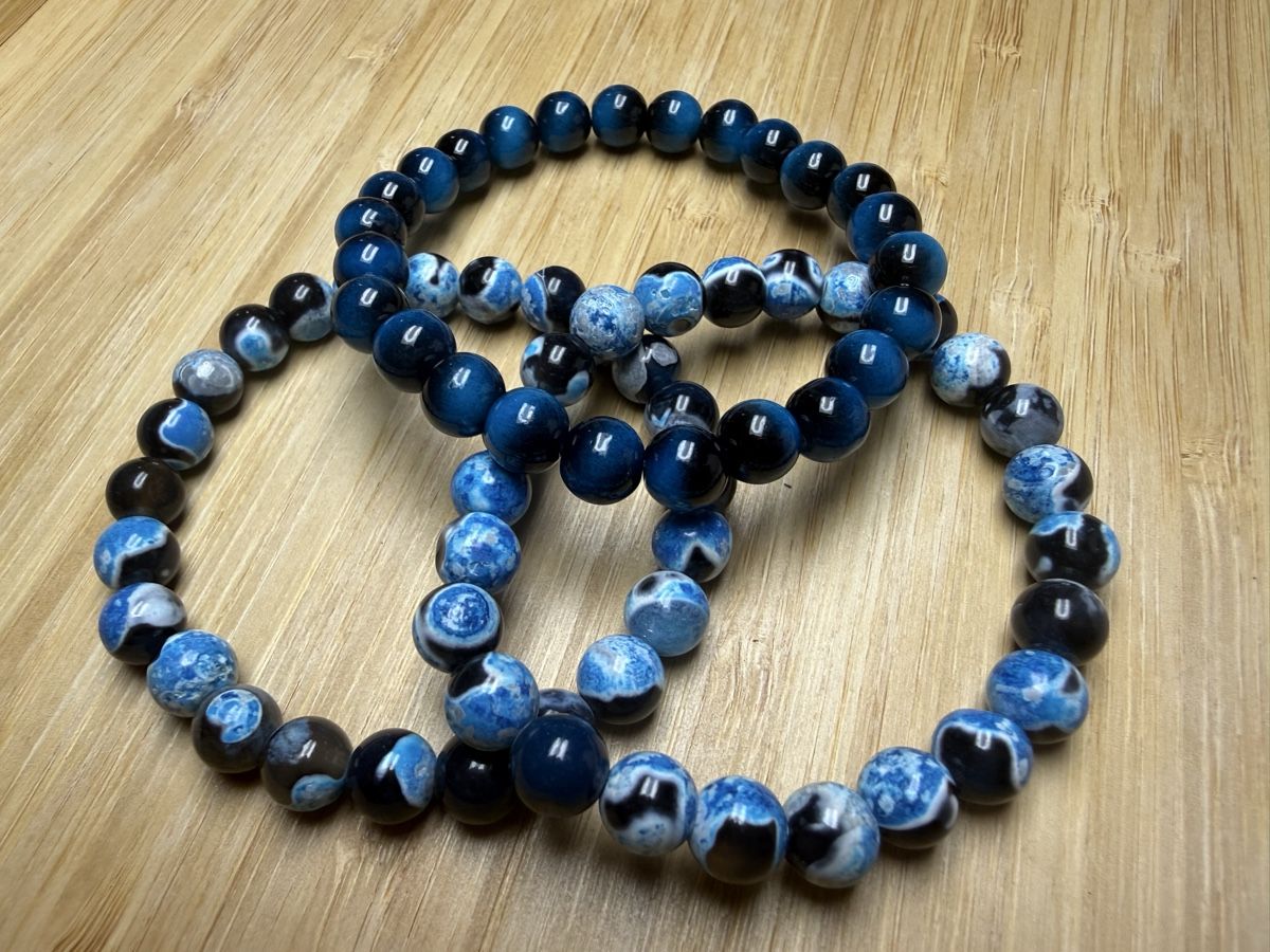 Bracciali & Braccialetti: Perlenarmband blau gemustert elastisch NEU 3 Stück  – Nuovo (secondo la descrizione) da Wald ZH venduto da Carloiten