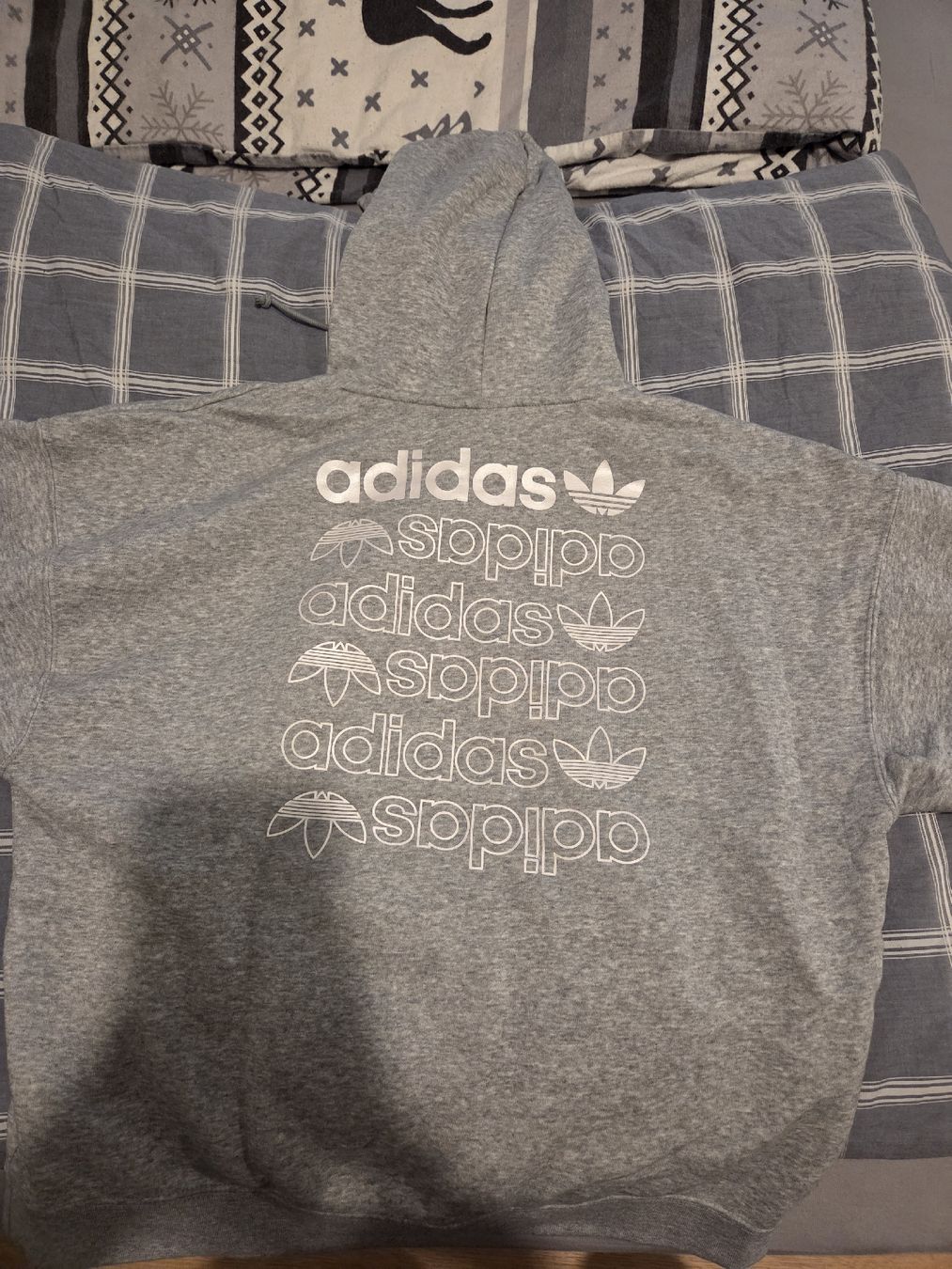 Adidas Maglioni & Felpe: Adidas Hoodie grau Grösse 34 – Usato da Bonstetten venduto da atiale 3
