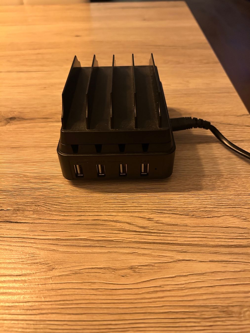 Caricabatterie: USB Lade Gerät – Usato da Hochdorf venduto da raw_nz8c