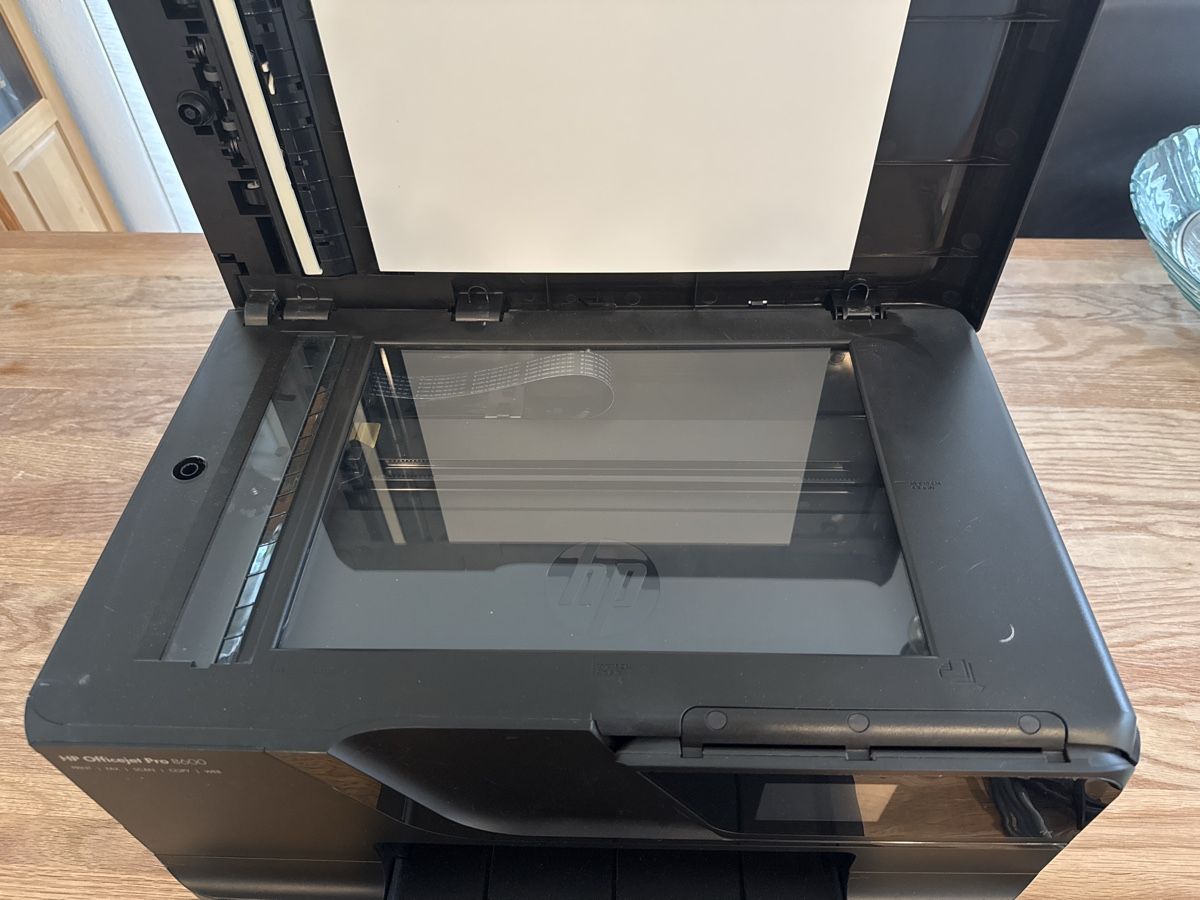 Hewlett Packard Stampanti: HP Officejet Pro 8600 Drucker, Scanner, Kopierer – Usato da Lyss venduto da aschempp 1