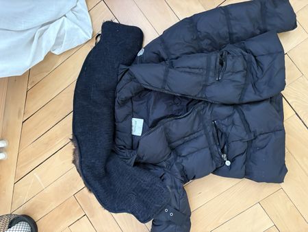 Moncler Daunenjacke Schwarz mit braunem Echtfell