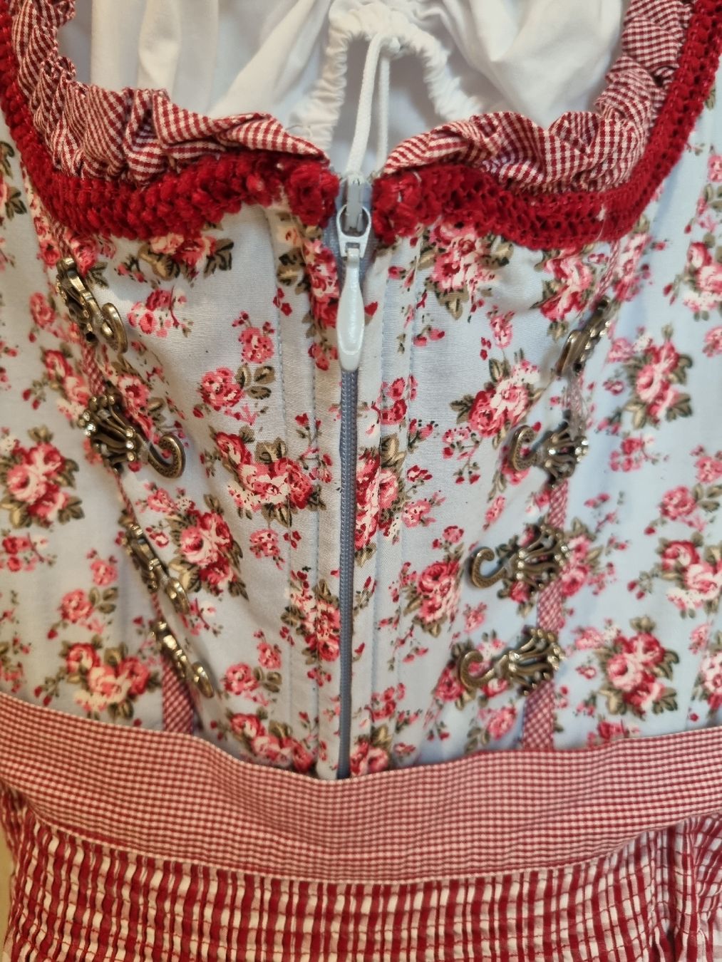 Krüger Vestiti: Dirndl Blumenmuster rot weiss Grösse 38 – Nuovo (secondo la descrizione) da Alpnachstad venduto da val_6bh8 4