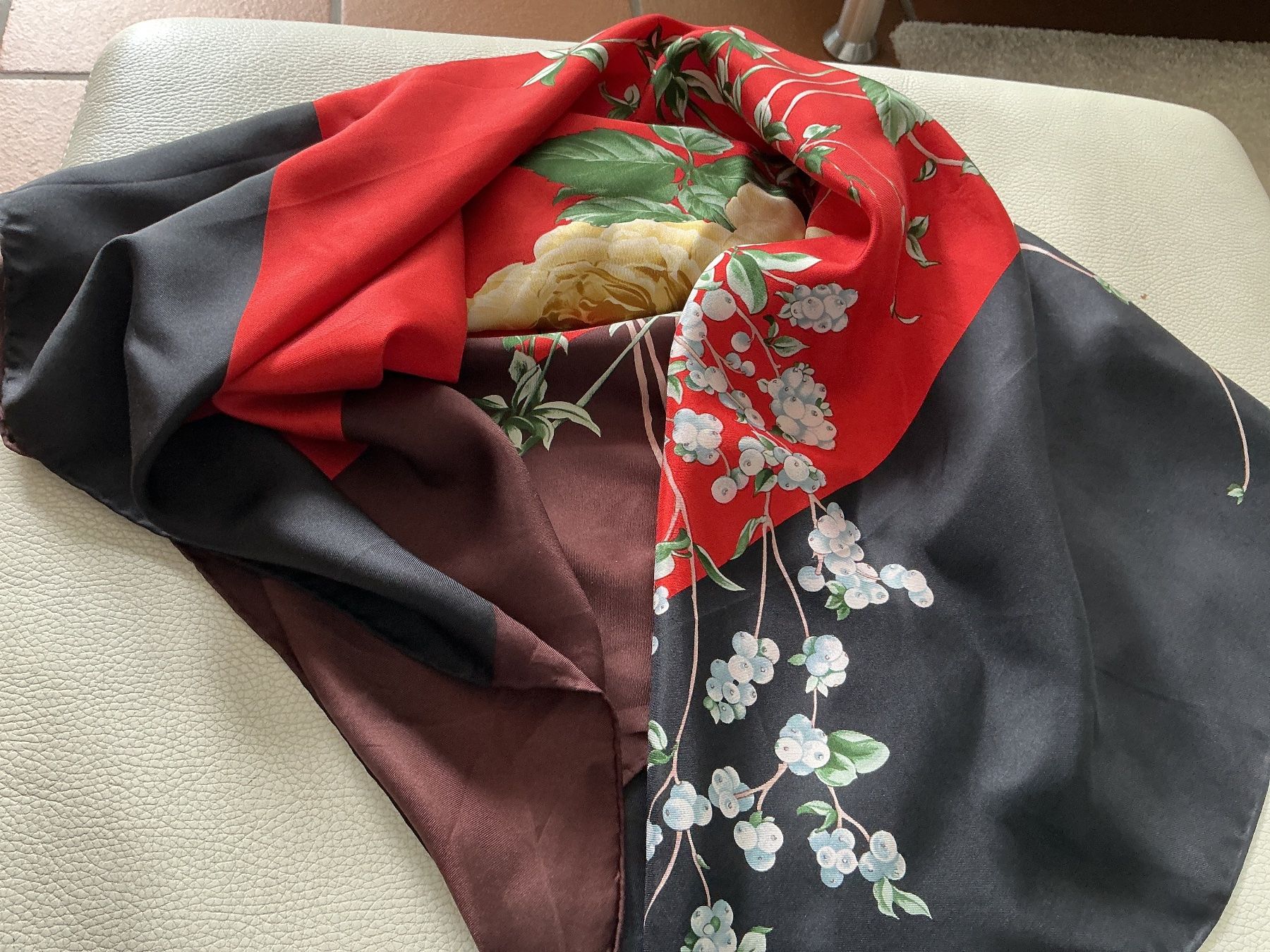 Valentino Foulards & écharpes: Seidentuch Valentino – D'occasion à Wettingen par Andres54 1