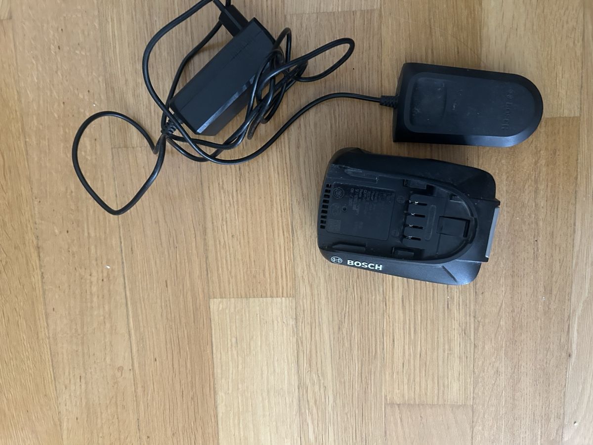 Bosch Tutti gli attrezzi: Bosch Akku 18V 6.0Ah – Usato da Basel venduto da Jstraehl 1
