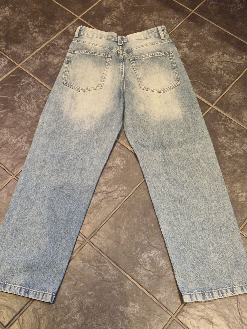 Bershka Jeans: Bershka: hellblaue Jeans, Gr. 34 – Gebraucht aus Wittenbach von Cgigi 1