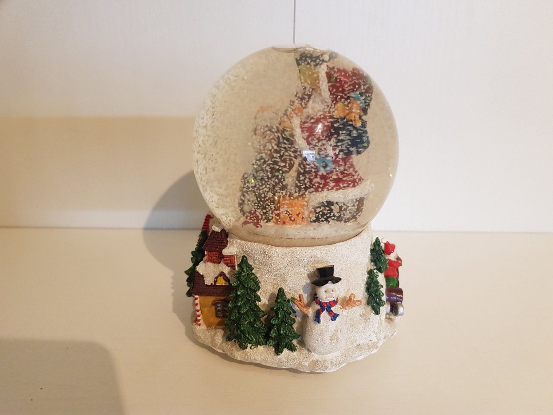 Alle Dekorationen: Aufziehbare Weihnachts Schneekugel. – Gebraucht aus Münchenstein von tsp01 3