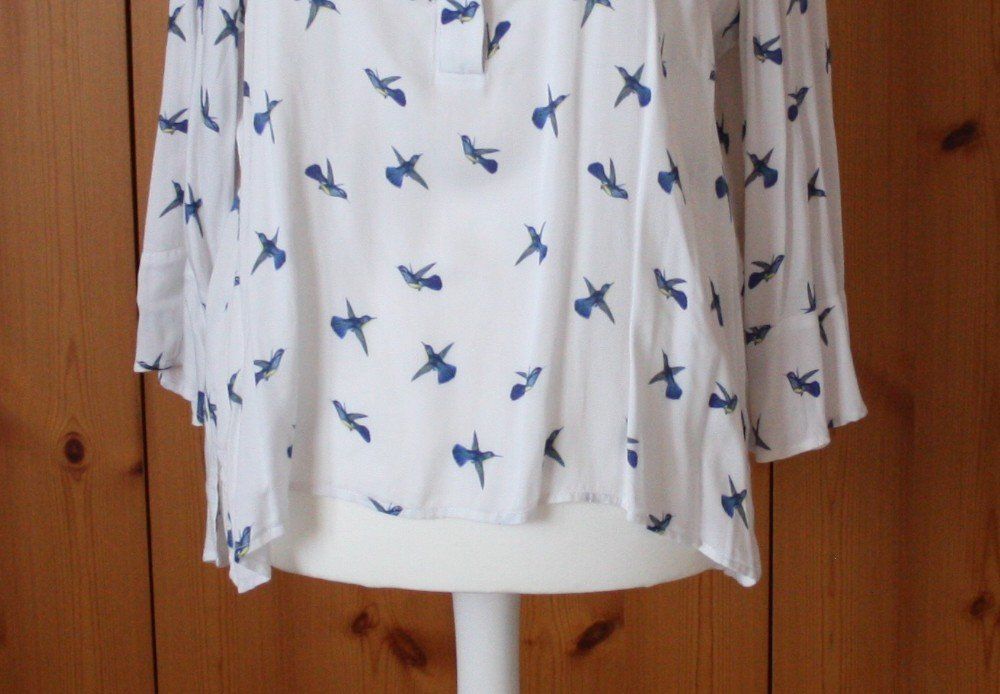 Camicette: Bluse Langarm weiss - hellbau Gr. XL – Usato da Flüelen venduto da Diversicum-Curvy 2