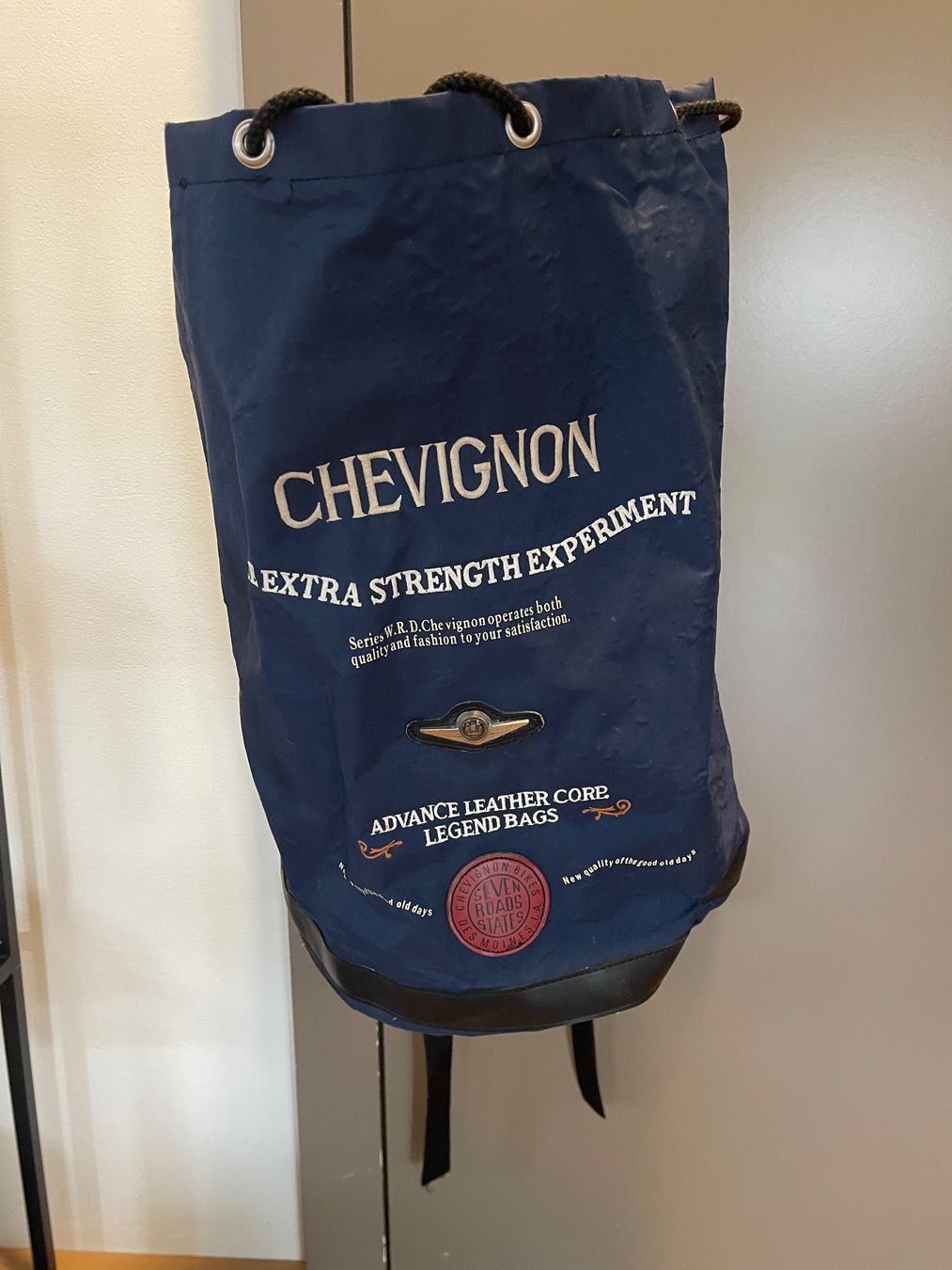 Taschen: Chevigon Rucksack/Turnbeutel Dunkelblau – Gebraucht aus Turbenthal von mmtuescher