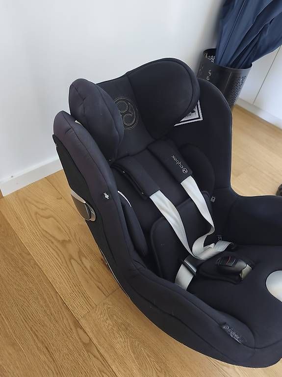 Seggiolini per auto: Siège et base bébé  – Usato da Thônex venduto da hel_y5q6 1