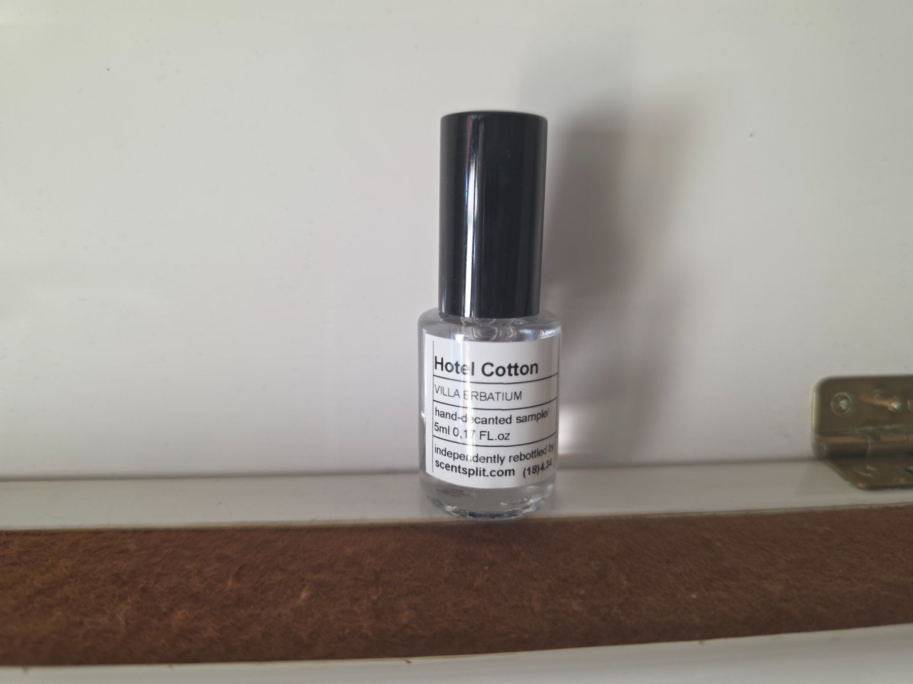Profumi & Eau de Toilette: Villa Erbatium - Hotel Cotton - 5ml – Nuovo (secondo la descrizione) da Winterthur venduto da FragranceLUXE
