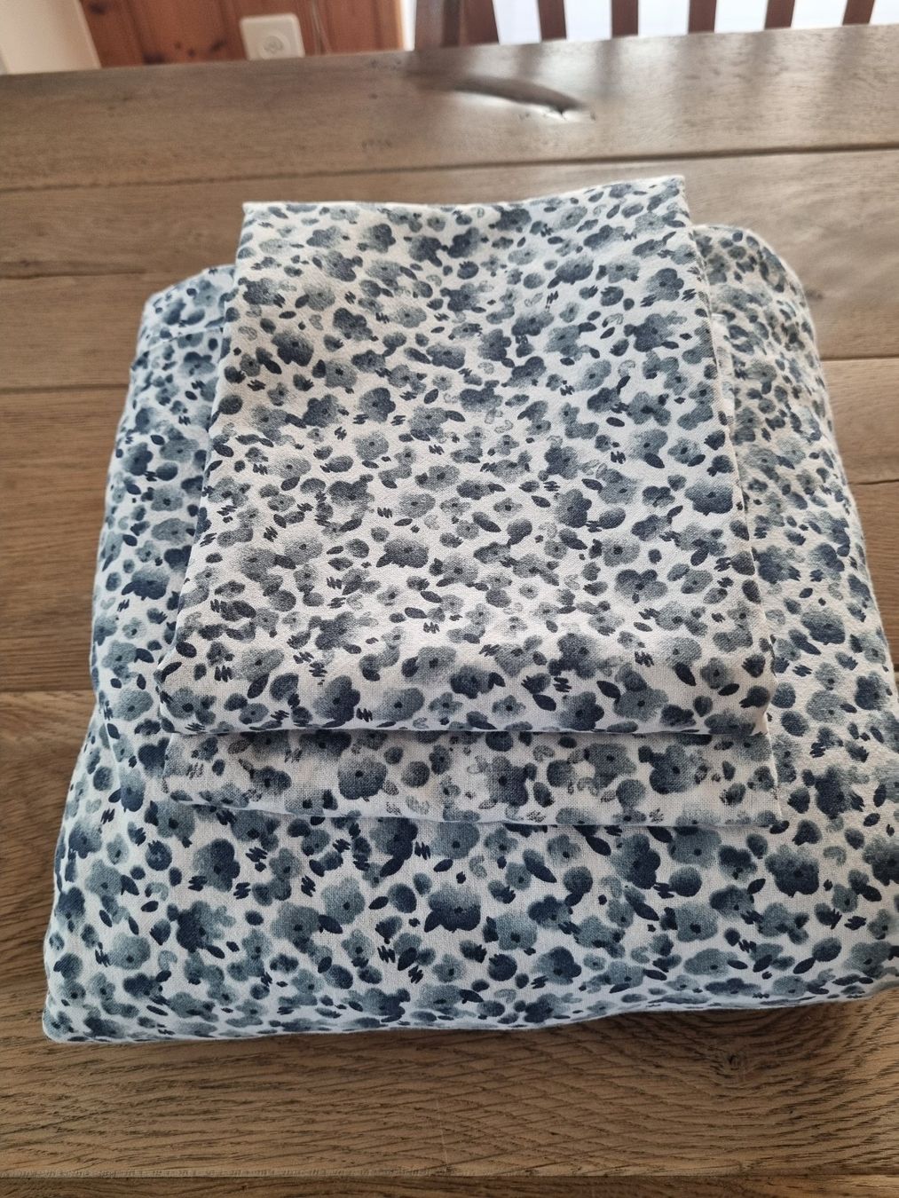 Ikea Linge de lit: Housse de couette Ikea et 2 taies d'oreiller – D'occasion à Lavey-les-Bains par Etre-Ange