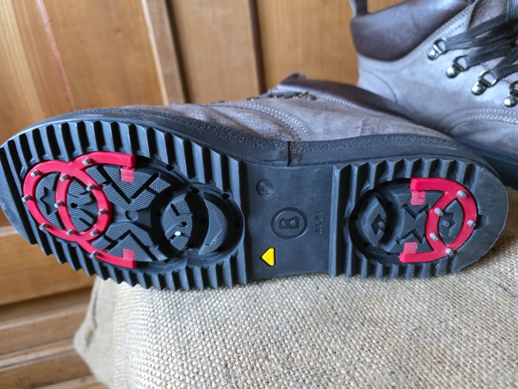 Bogner Scarpe da uomo: Willy Bogner - Winter Schuhe mit Spikes Grösse 42.5 – Usato da Walterswil BE venduto da Lonitti 4