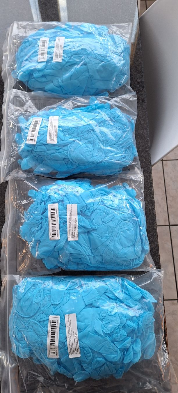 Guanti & manicotti: Einweghandschuhe – Usato da schluein venduto da ciara011
