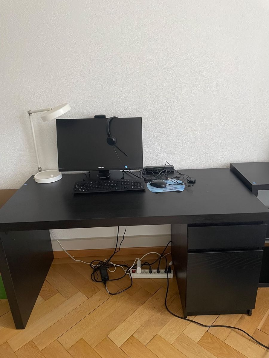 Schreibtische: Bureau avec petite étagère – Gebraucht aus Port von Bondpat