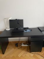 Bureau avec petite étagère