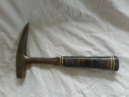 Marteau de géologue ancien pour roches