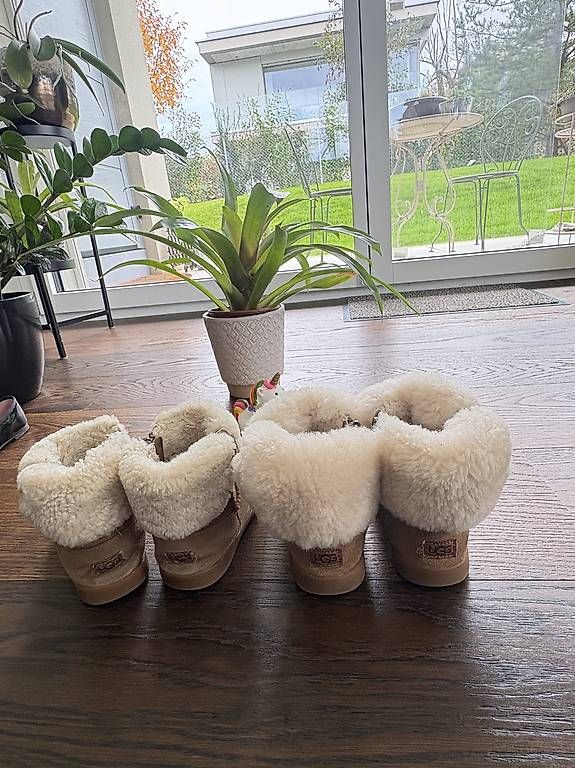 Scarpe per ragazze: Bottines UGG fille  – Usato da Anières venduto da sar_rn29 1