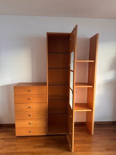 Armadi: Wohnwand,Sideboard mit Schubladen, Vitrinenelement und Regal – Usato da Triesenberg venduto da dibali 1
