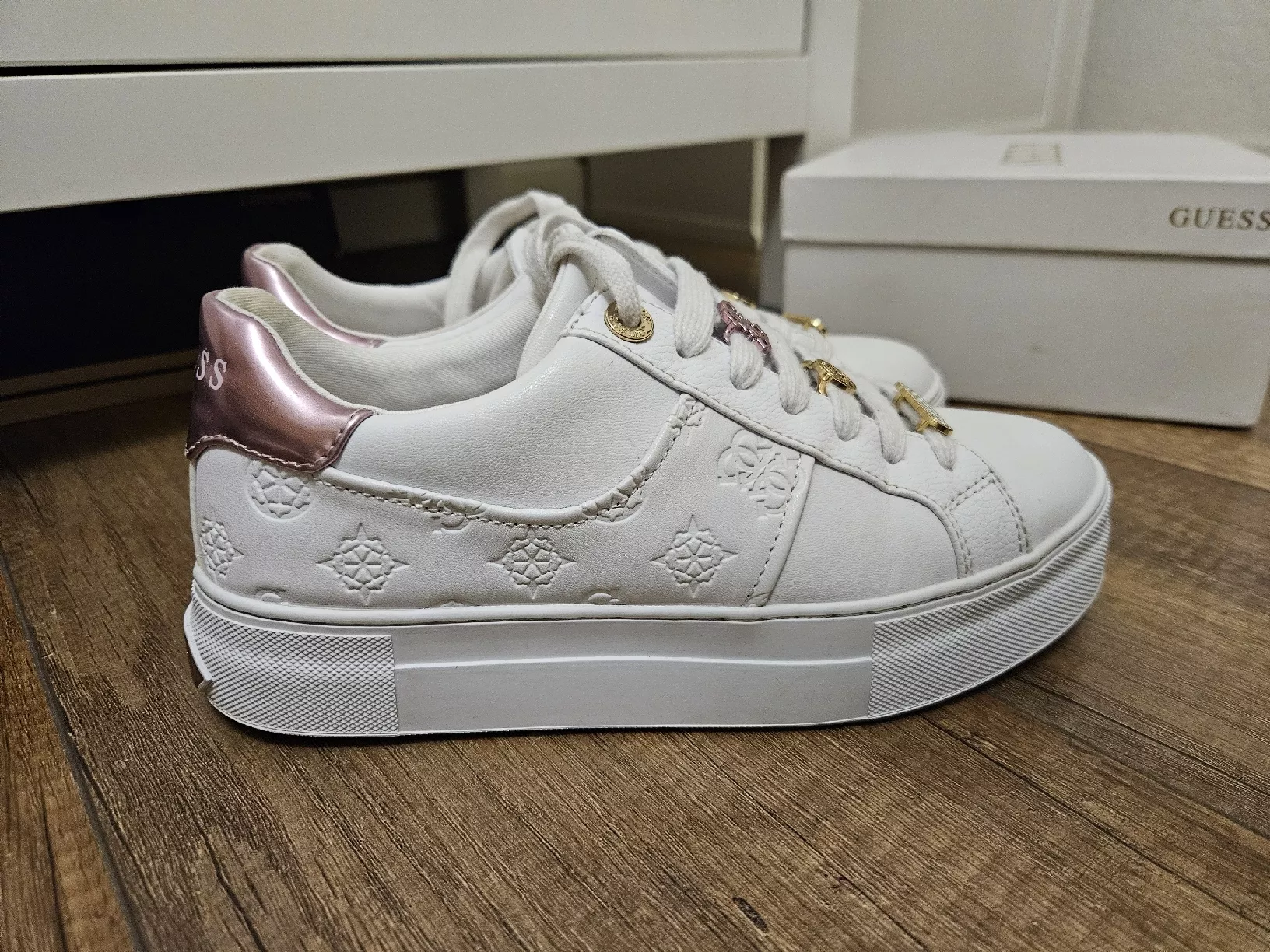 Guess Scarpe da donna: Guess Platform Sneaker Gr. 37 – Usato da Winterthur venduto da Kupre 4