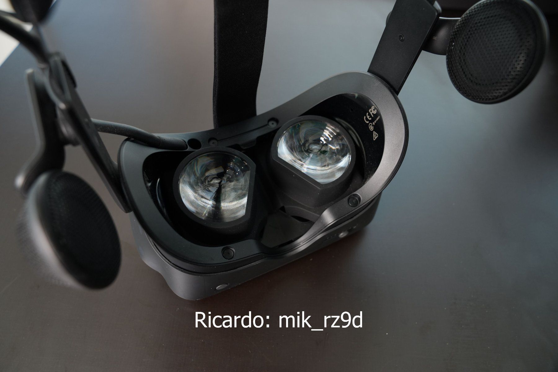 Valve Casque VR: Valve Index VR Komplettset mit Controller und Basisstationen – D'occasion à Gossau SG par mik_rz9d 2