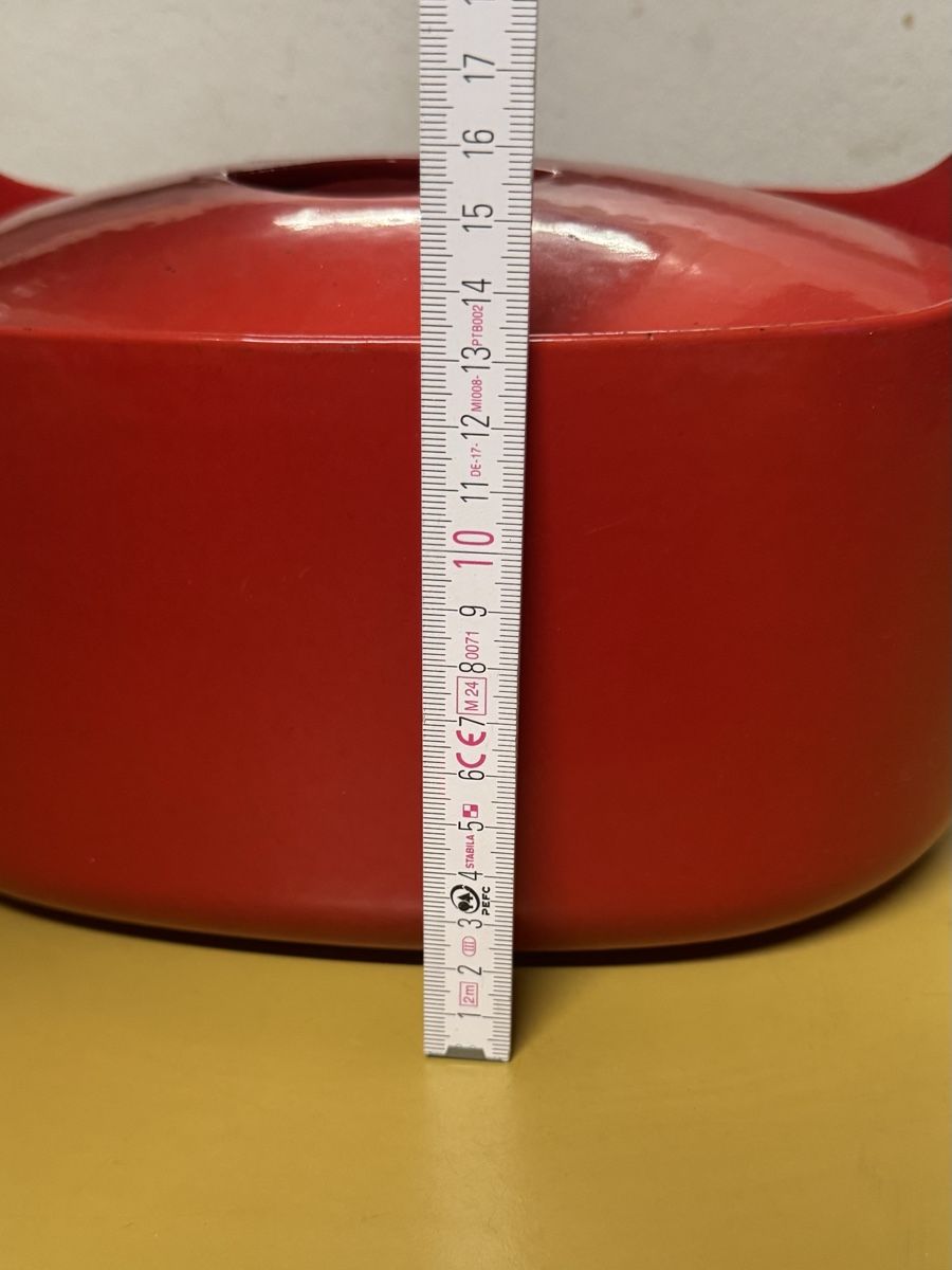 Casseroles: Emaille Bräter rot oval mit Deckel  Gebraucht  – D'occasion à Schlieren par Freundlich02 8