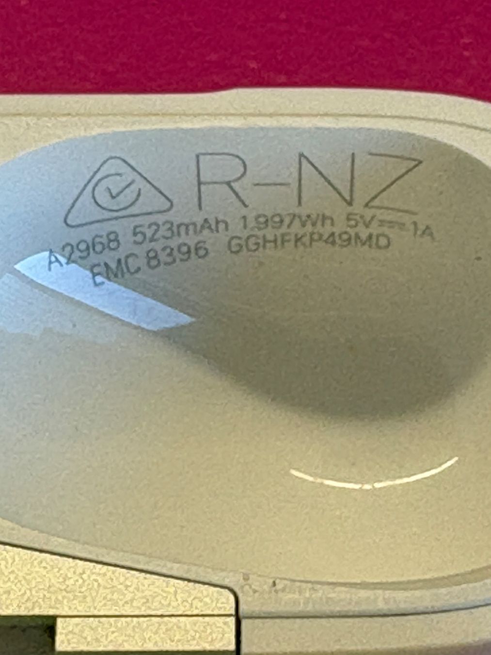 Apple Caricabatterie: Apple AirPods Pro2 charging case (A2968). – Usato da Lausanne venduto da sil_2dxk 5