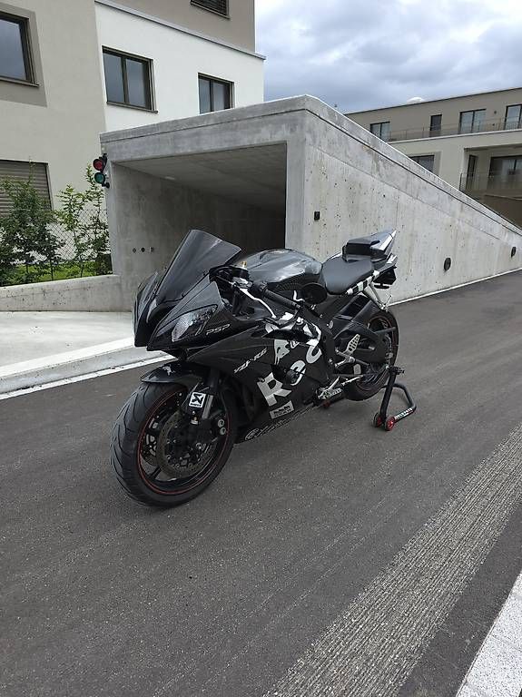 Strada: Yamaha R6 – Usato da Winterthur venduto da luc_7d9j 4