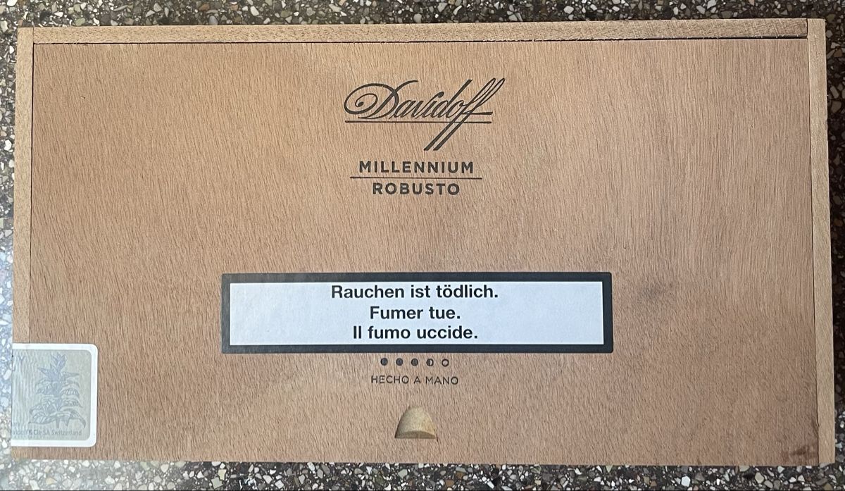 Davidoff Cigares: Davidoff Millennium Robusto – Neuf avec emballage d'origine à Therwil par hase1294