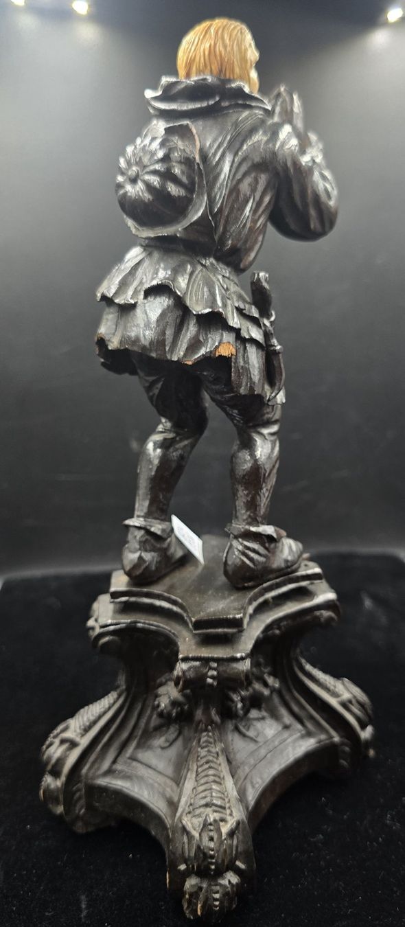 Figuren: Holz geschnitzte Figur – Gebraucht aus Rorschacherberg von snOOpydOg11 3