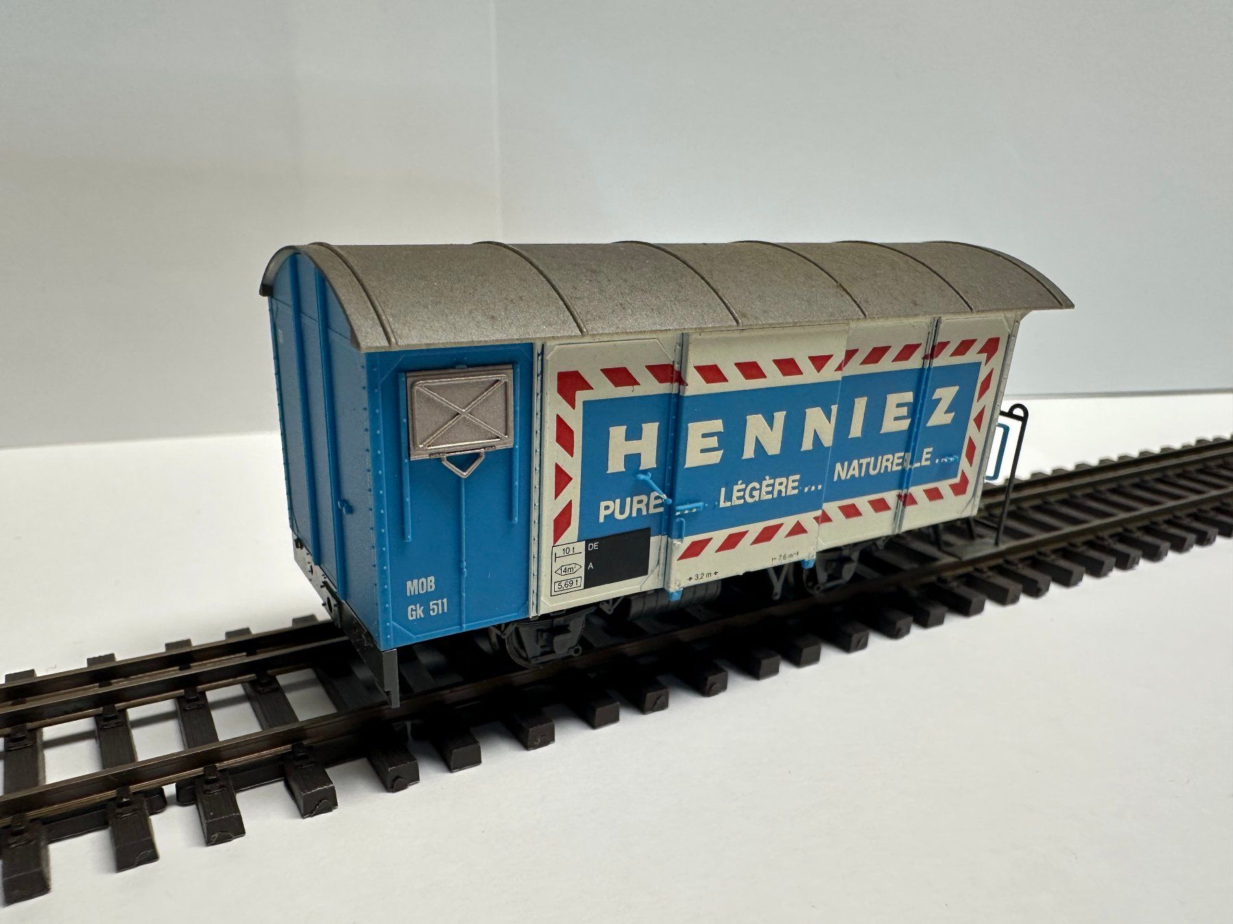 Bemo Modellini di ferrovie: Bemo - MOB Gk 511 - Gedeckter Güterwagen "Henniez" – Usato da Domat/Ems venduto da mmx4001 1