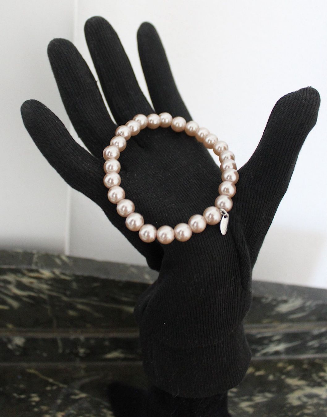 Armbänder & -reifen: Armband Perlen, elastisch – Gebraucht aus Locarno von madame-tus-sauds 2