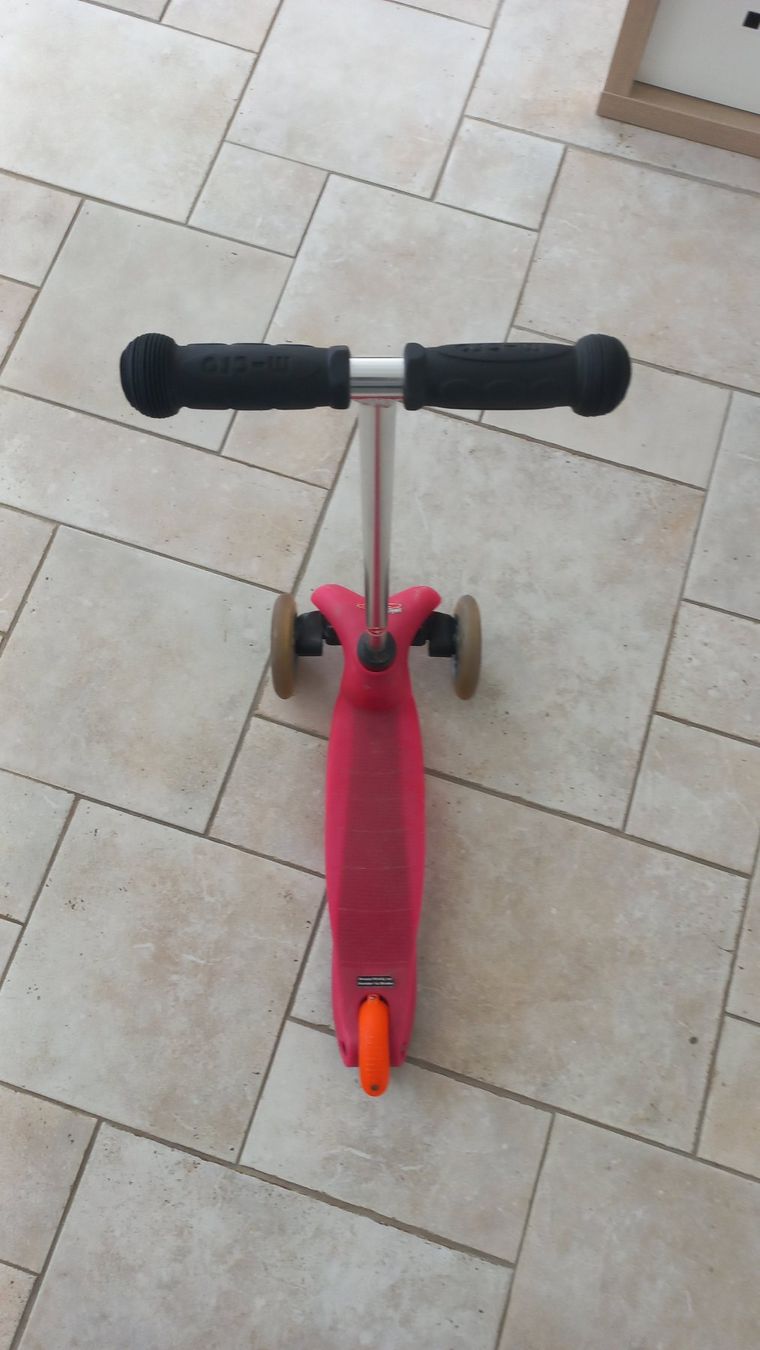 Micro Kickboard: Micro Mini Dreirad-Trotti – Usato da Bettlach venduto da dbkraehenbuehl 3