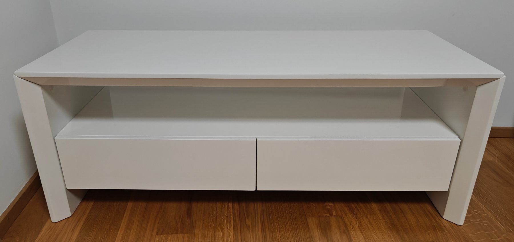 TV Möbel: TV-Möbel/Lowboard - elegant & hochwertig – Gebraucht aus Mägenwil von rbr 1