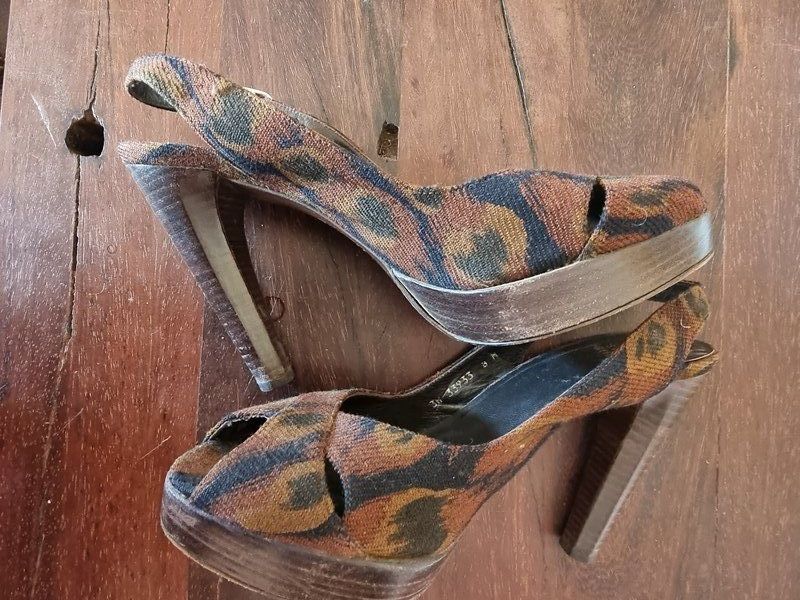 Stuart Weitzman Scarpe da donna: STUART WEITZMAN High Heels Plateau Gr 8 / 38.5 – Usato da Basel venduto da Mamaree 2