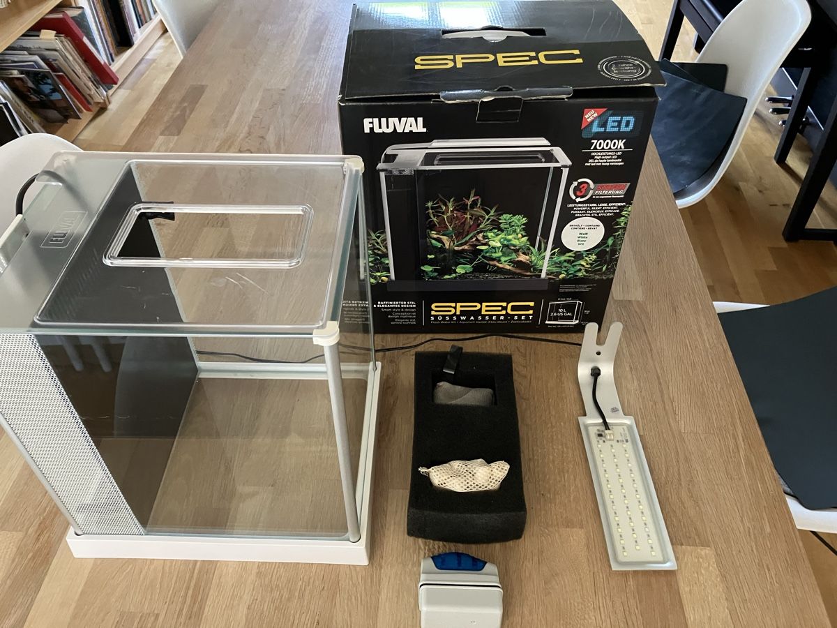 Acquari: SPEC-Aquarium 10l inkl Pumpe und Filter – Usato da Basel venduto da dacaccia