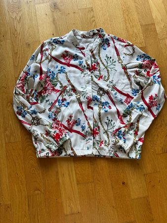 AMISU Jacke, weiss, Blumenmuster, Gr. 34-36