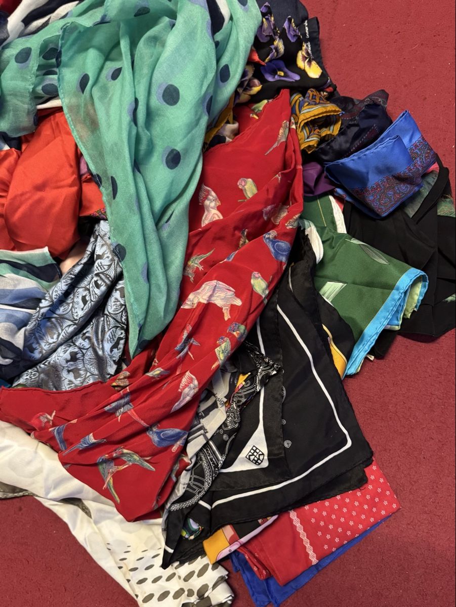 Lots de vêtements: Lot Stoffschals diverse  – D'occasion à Schlieren par Freundlich02 4