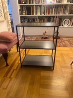 Etagère noire moderne - Idéale pour ranger vos affaires!