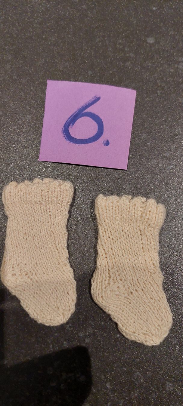 Poupées: 1paar neue gestrickte ungebrauchte Söckli – Neuf (Voir description) à Muri AG par nindo1 5