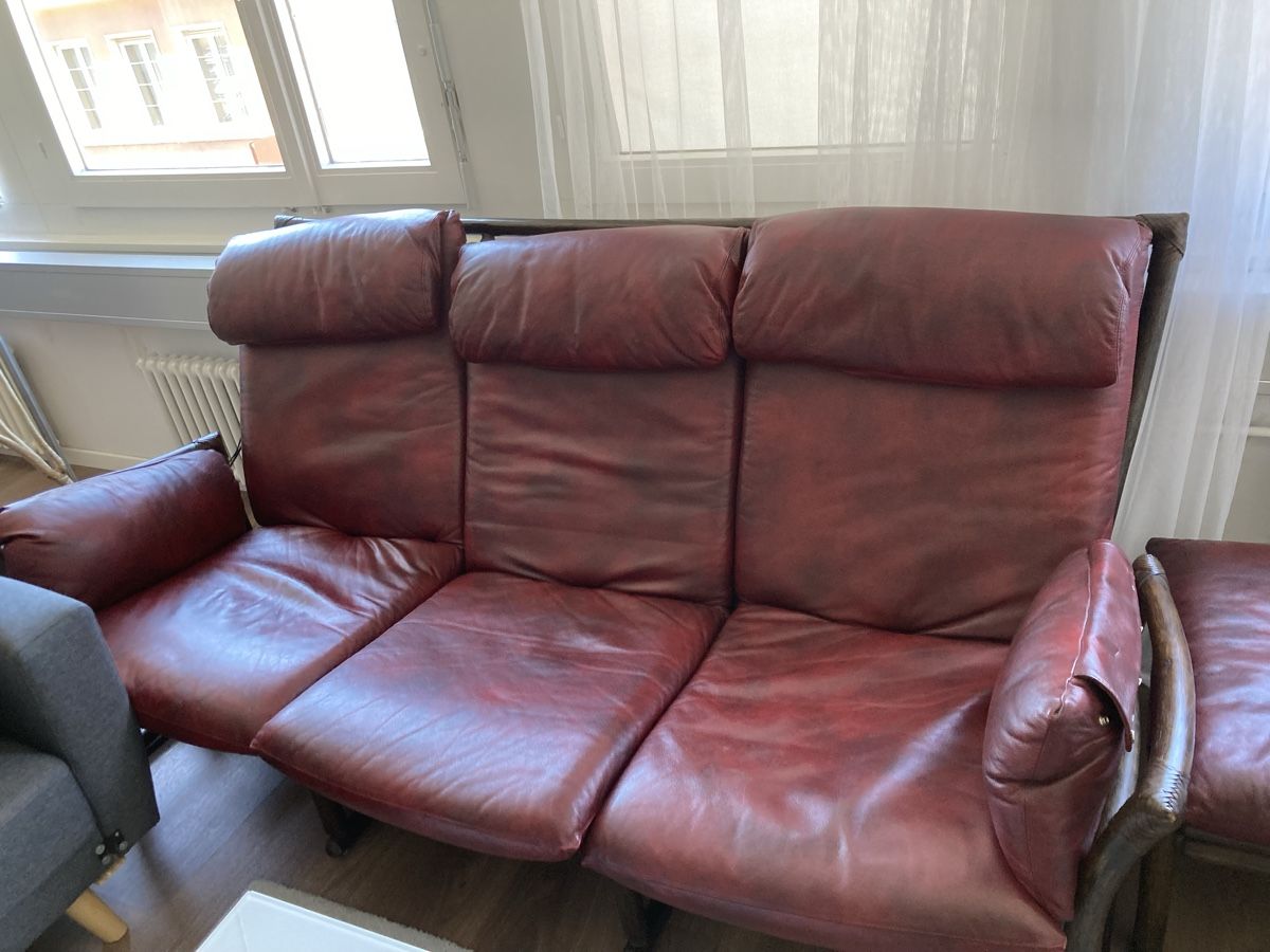 Poster & Bilder: Ledersofa – Gebraucht aus Stäfa von Bs80