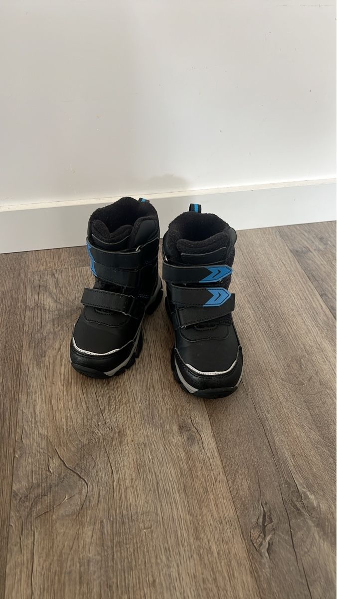 Scarpe per ragazzi: Winterstiefel Kinder schwarz – Usato da Arnegg venduto da lala888