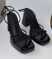 Elegante Lack-Sandaletten Schwarz mit Blockabsatz – Gr. 40