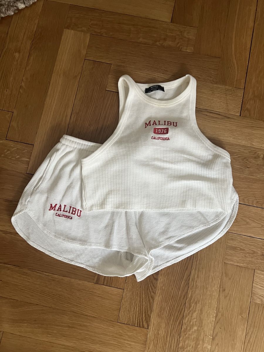 Bershka Top: Bershka Set – Nuovo (secondo la descrizione) da Bern venduto da lea_wf9x