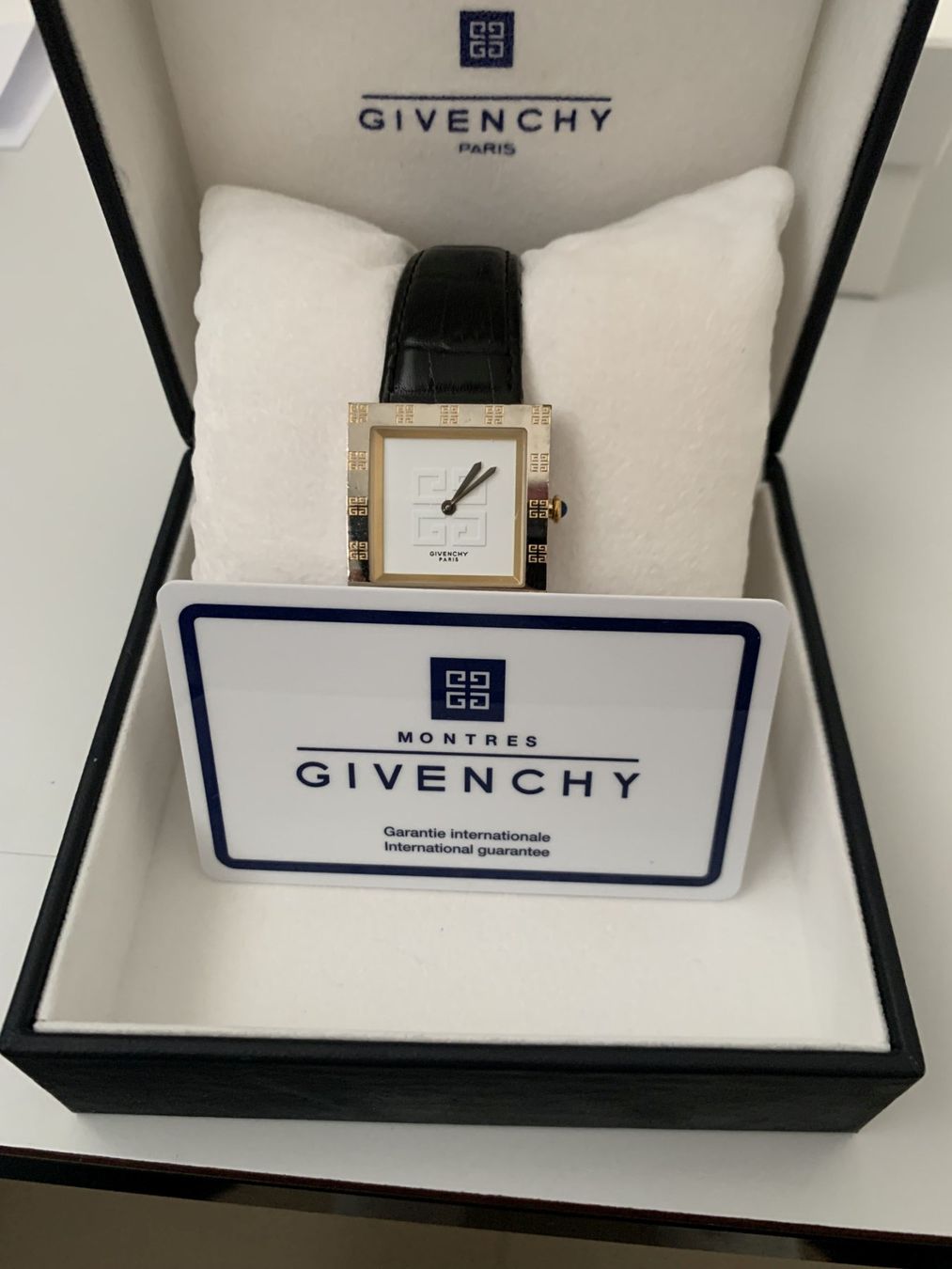 Givenchy Orologi: Armbanduhr "GIVENCHY" – Usato da Wil SG venduto da horizonte254 2