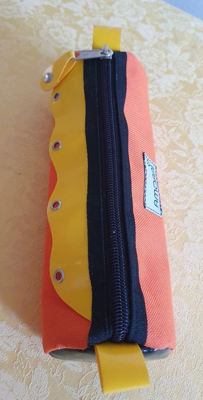 Astucci : Etui mit Schlüsselanhänger, Einzelstück – Nuovo e nell'imballaggio originale da Niederlenz venduto da clea50 8